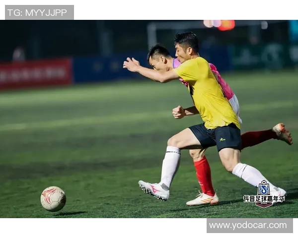 从小球场到世界舞台足球明星的成长历程与奋斗故事 从小球场到世界舞台足球明星的成长历程与奋斗故事