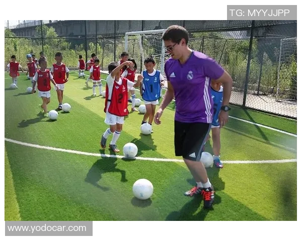 中国足球明星积极捐款助力公益事业展现社会责任感与爱心行动